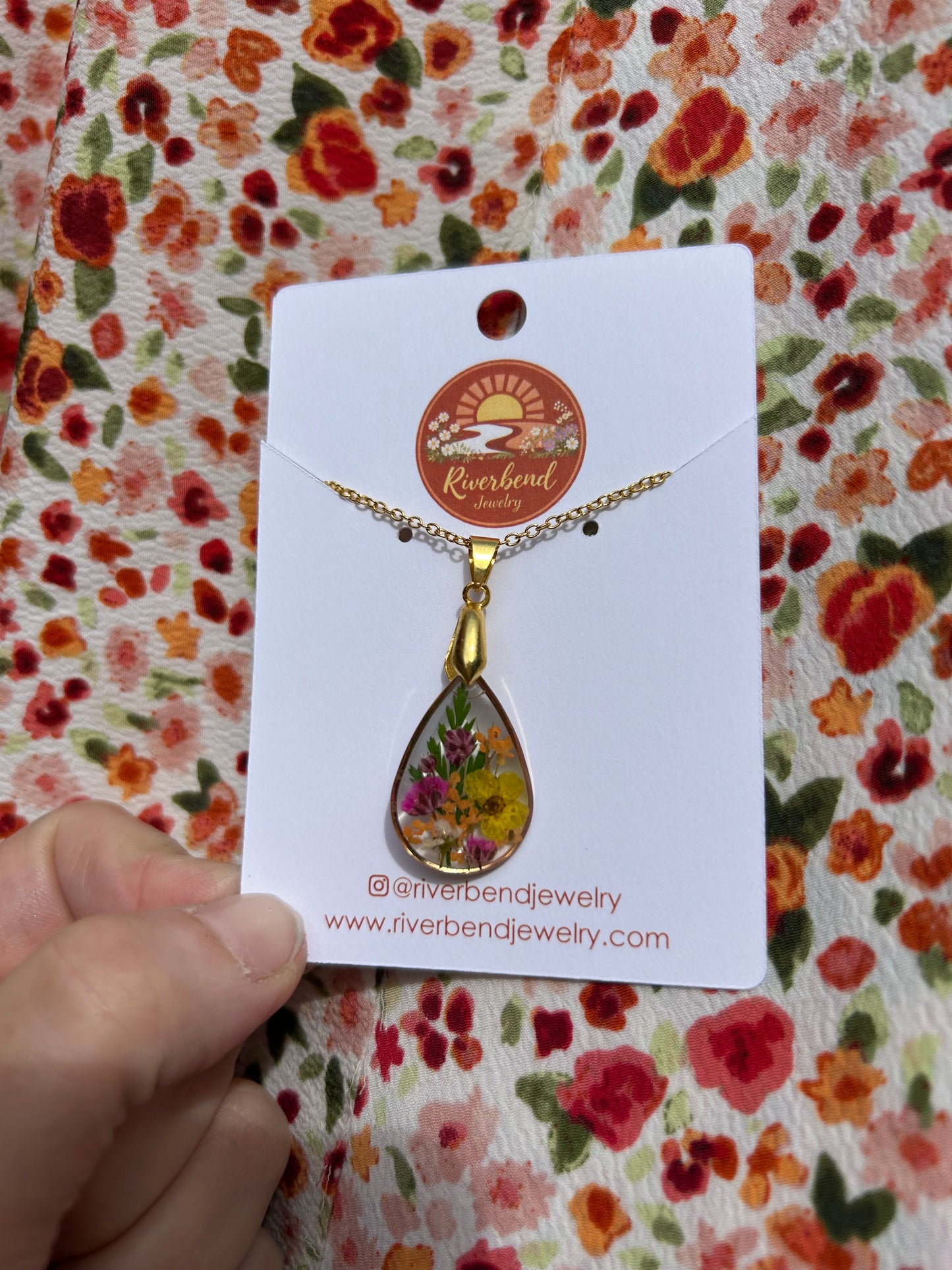 Handcrafted Botanical Resin Ne Necklace with Real Pressed Flowers