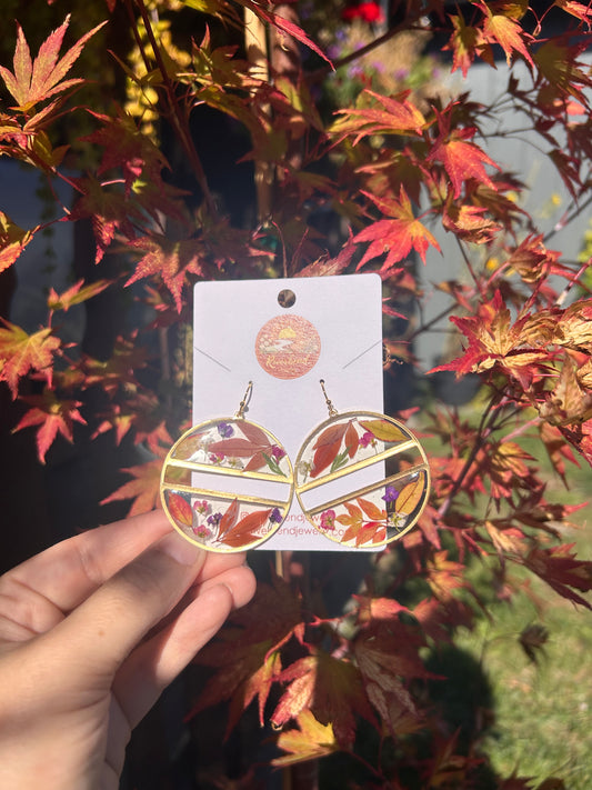 Fall inspired pressed flower and leaf earrings ￼