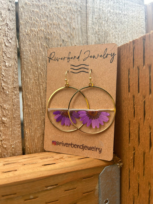 Brass frame purple daisies in resin and 14k gold earrings hooks